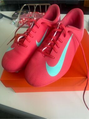 Nike
NIKE MERCURIAL VAPOR 16 CLUB FG/MG - youth 3 - soccer cleats